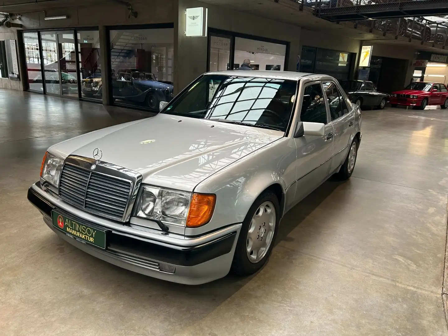 Mercedes-Benz 500 E  .Restauriert/ 1 Hand/Rechnungen 38000.-€ Argent - 2
