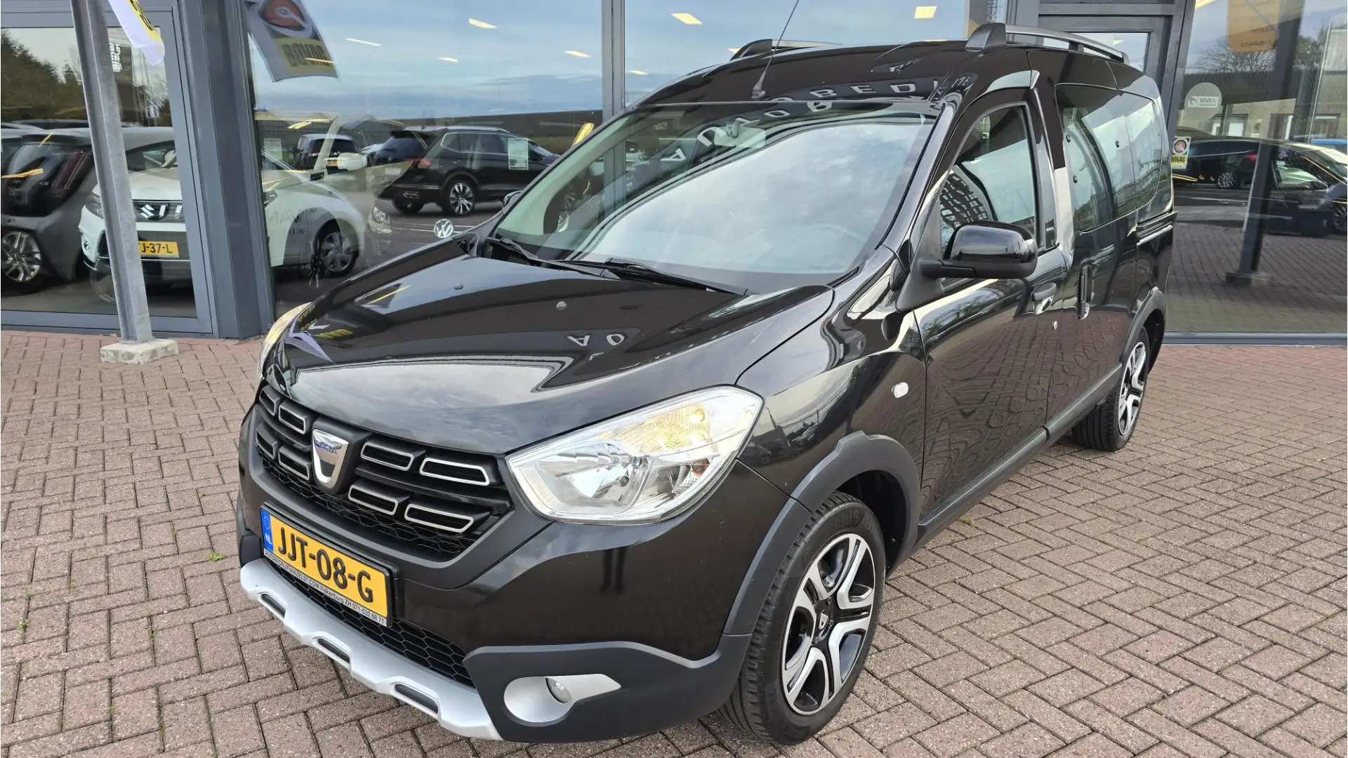 Dacia Dokker 1.2 TCe Stepway, AIRCO, Multimediasysteem, Navigat Noir - 2