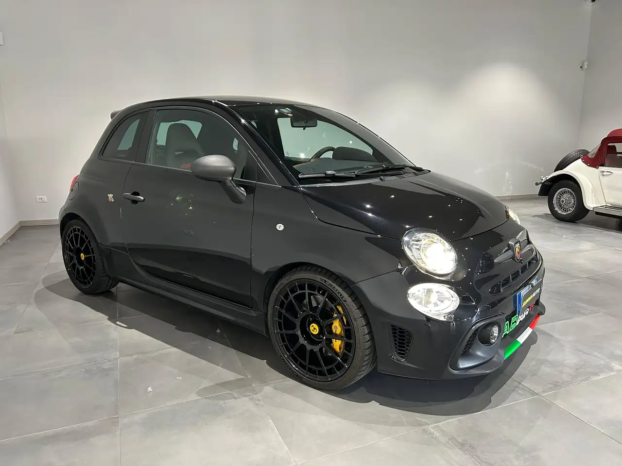 Abarth 695 2023