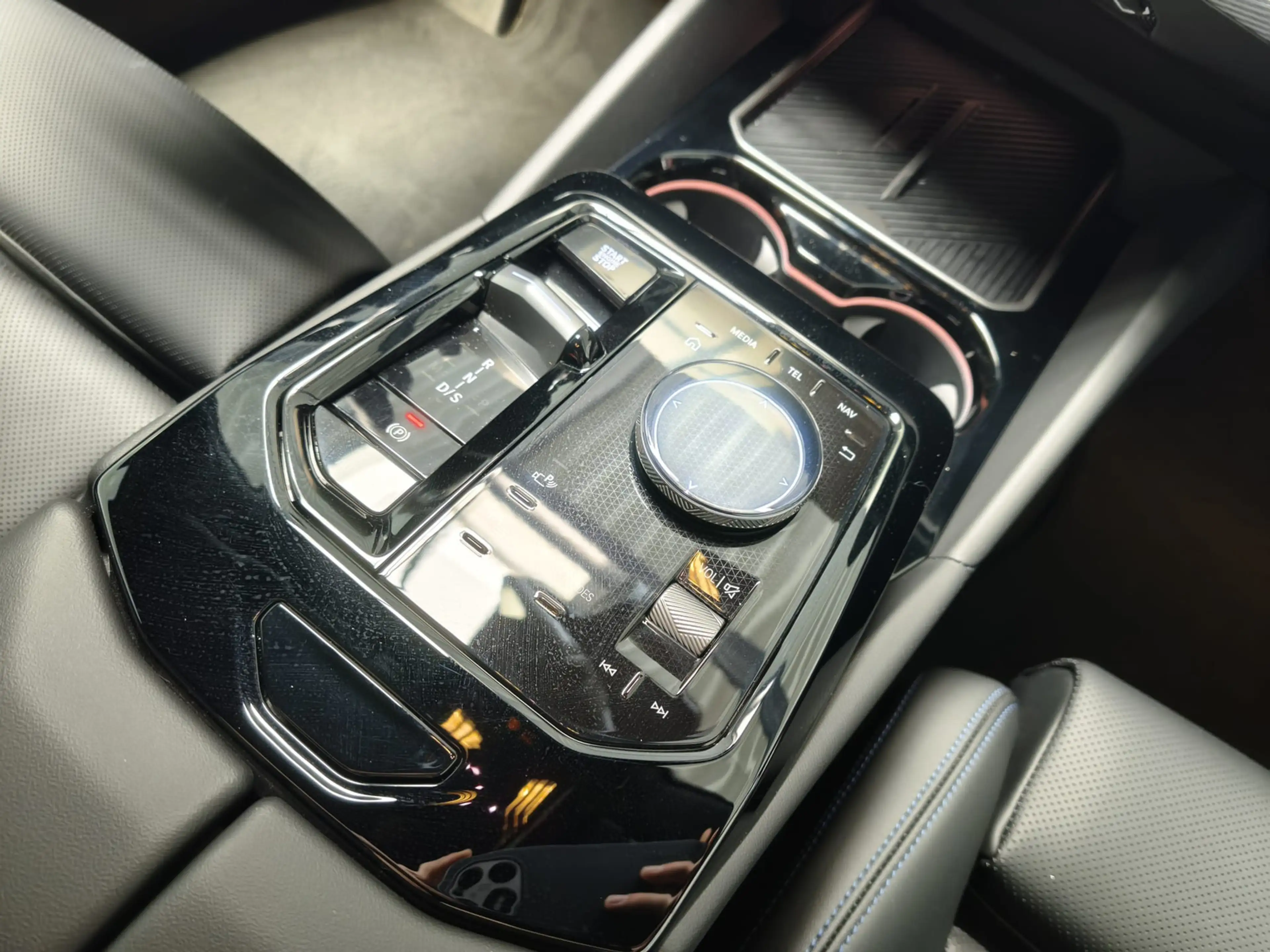 BMW 520 d xD Tour.M Sport AHK/RFK/H&K/ACC/20" — photo 13