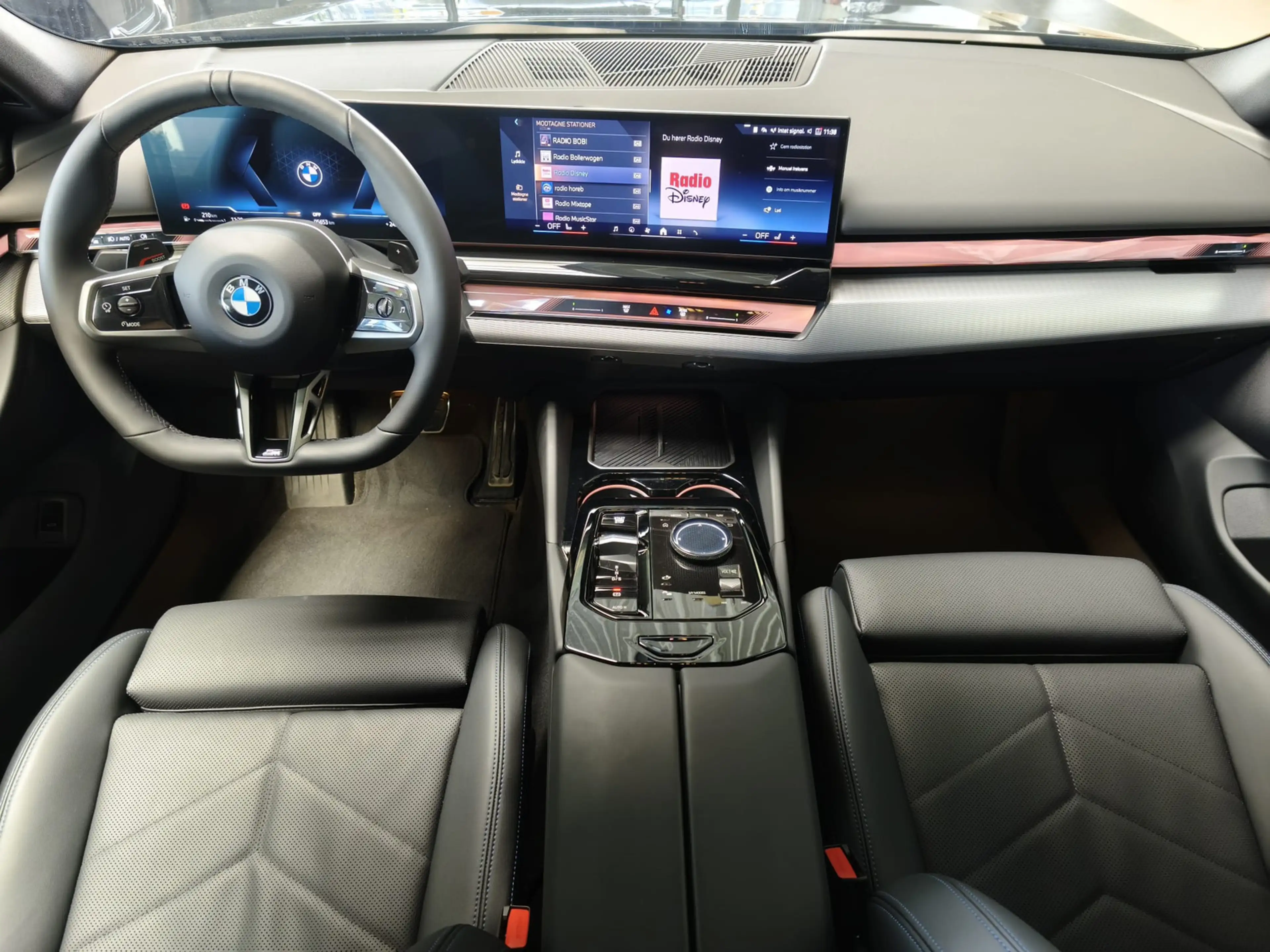 BMW 520 d xD Tour.M Sport AHK/RFK/H&K/ACC/20" — photo 11