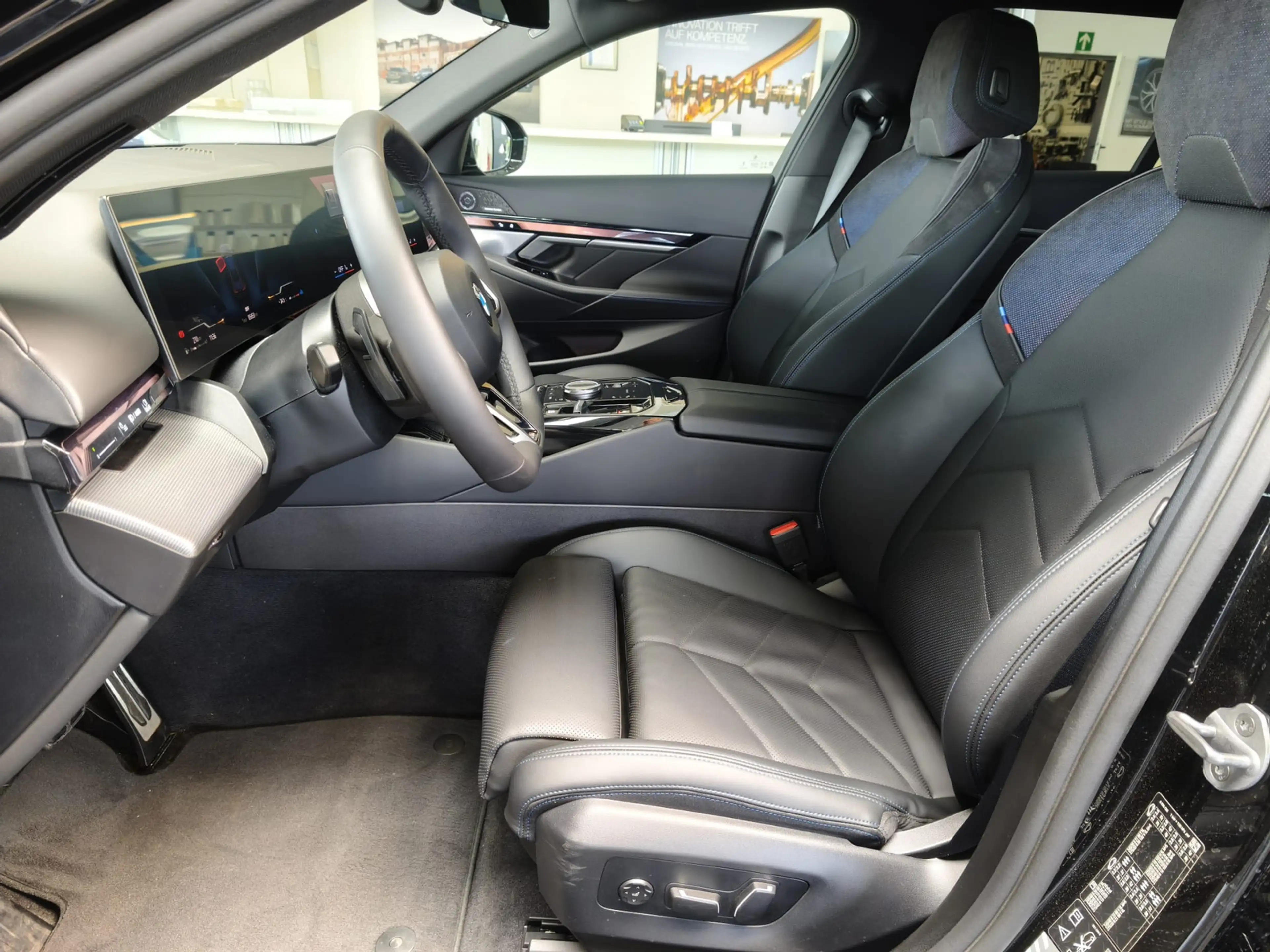 BMW 520 d xD Tour.M Sport AHK/RFK/H&K/ACC/20" — photo 8