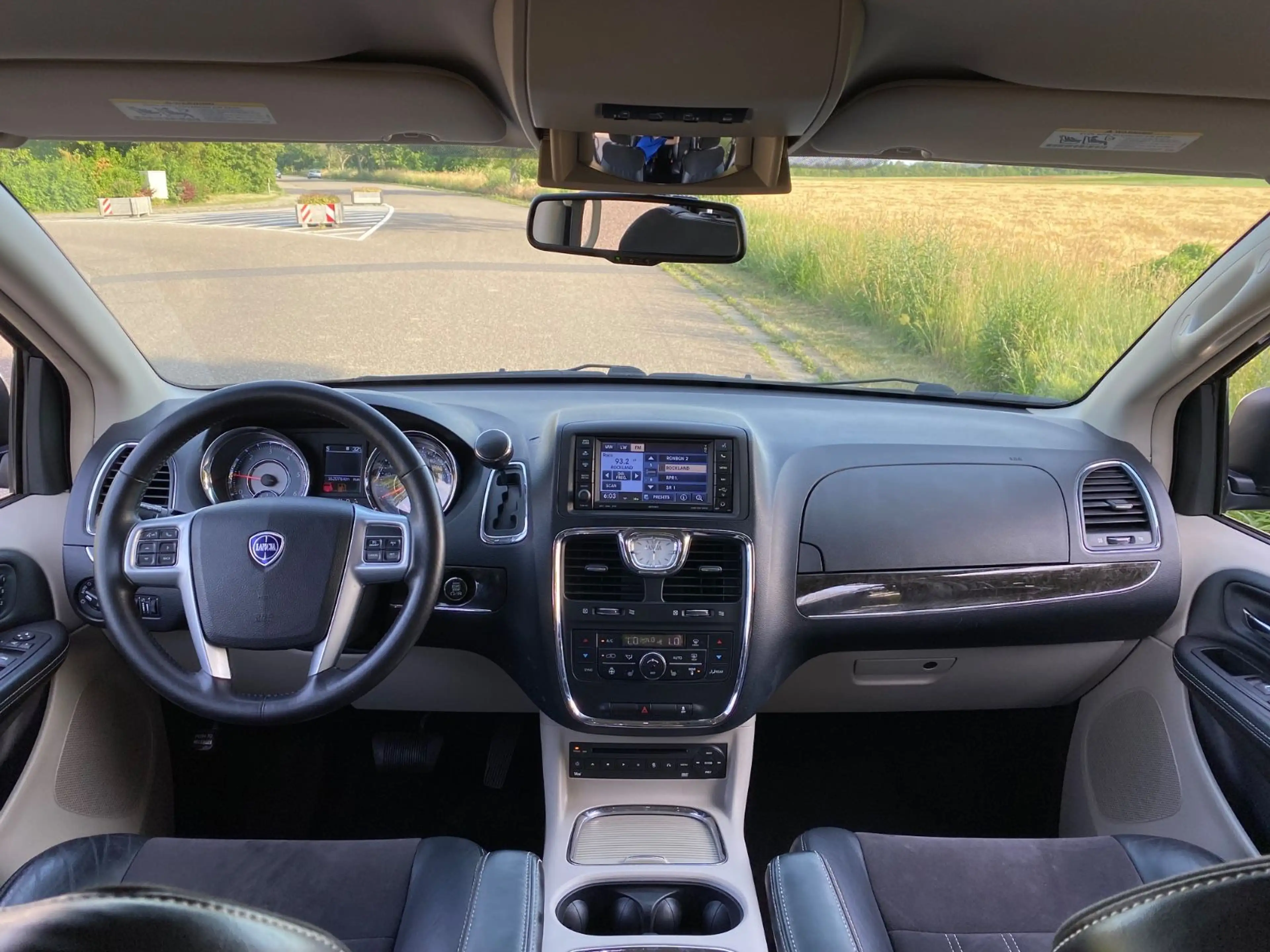 Lancia Voyager ***PLATINUM*** — photo 8