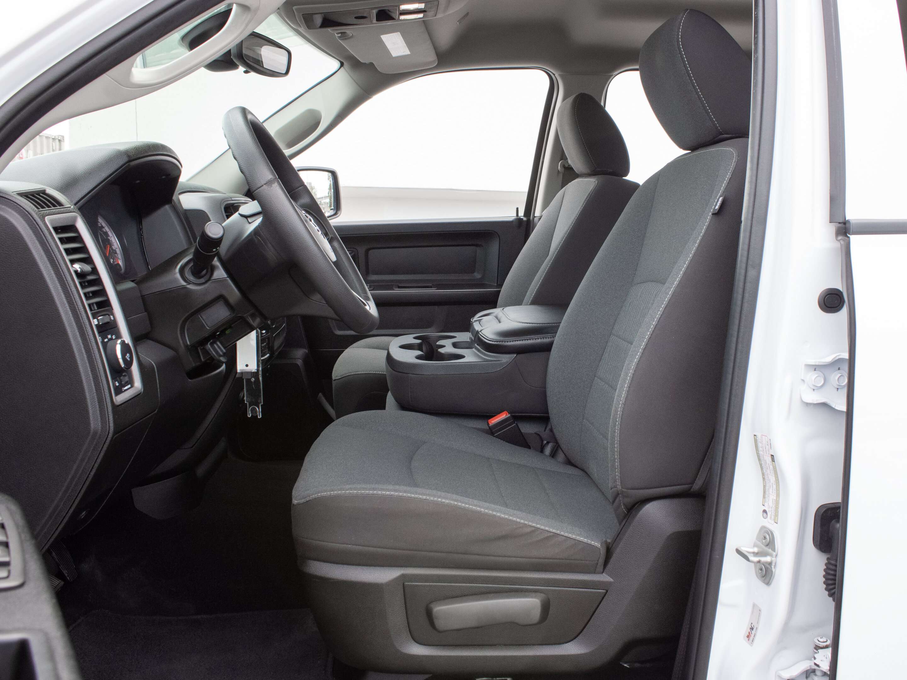 2023 RAM 1500 Express* | Crew Cab | Spray-In Bedliner | Side Ste — снимка 1
