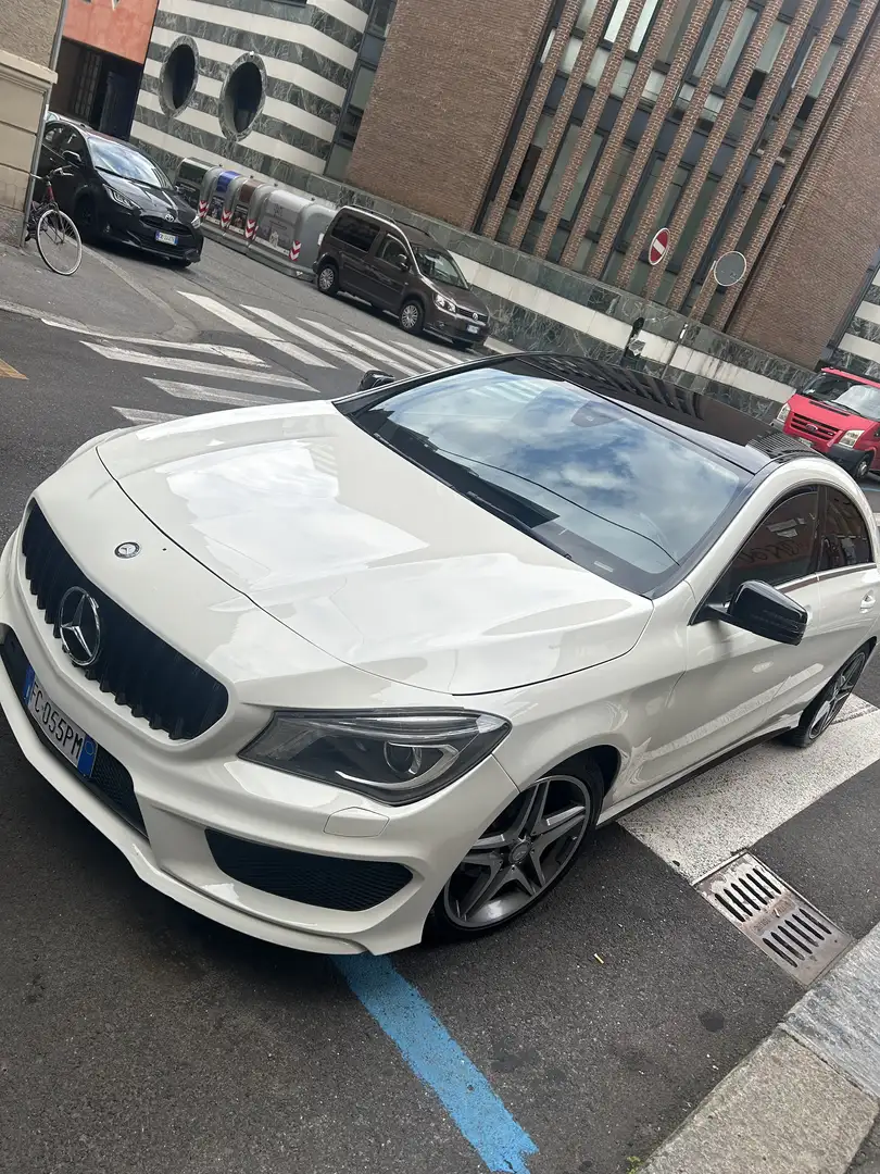 Mercedes-Benz CLA 180 d Premium Dark Night Auto - 1