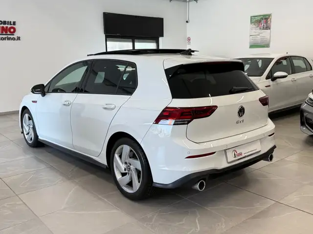 Volkswagen Golf view 6