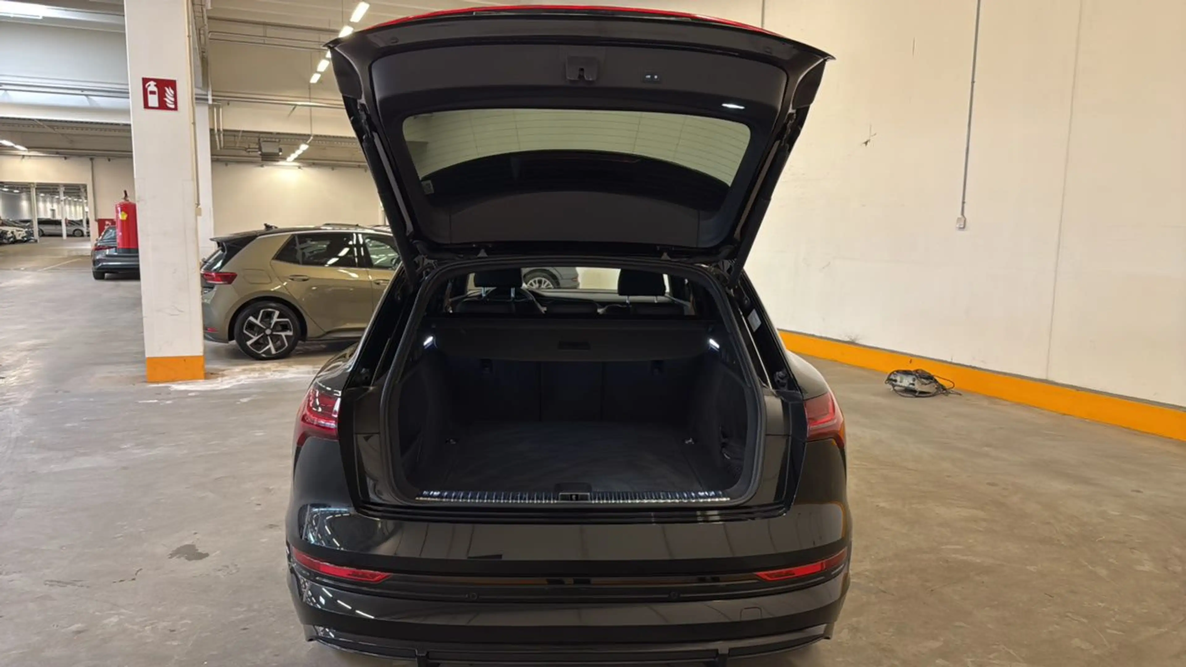 Audi e-tron 55 quattro S line Black Edition MATRIX*LUFT*SKY*L — photo 7