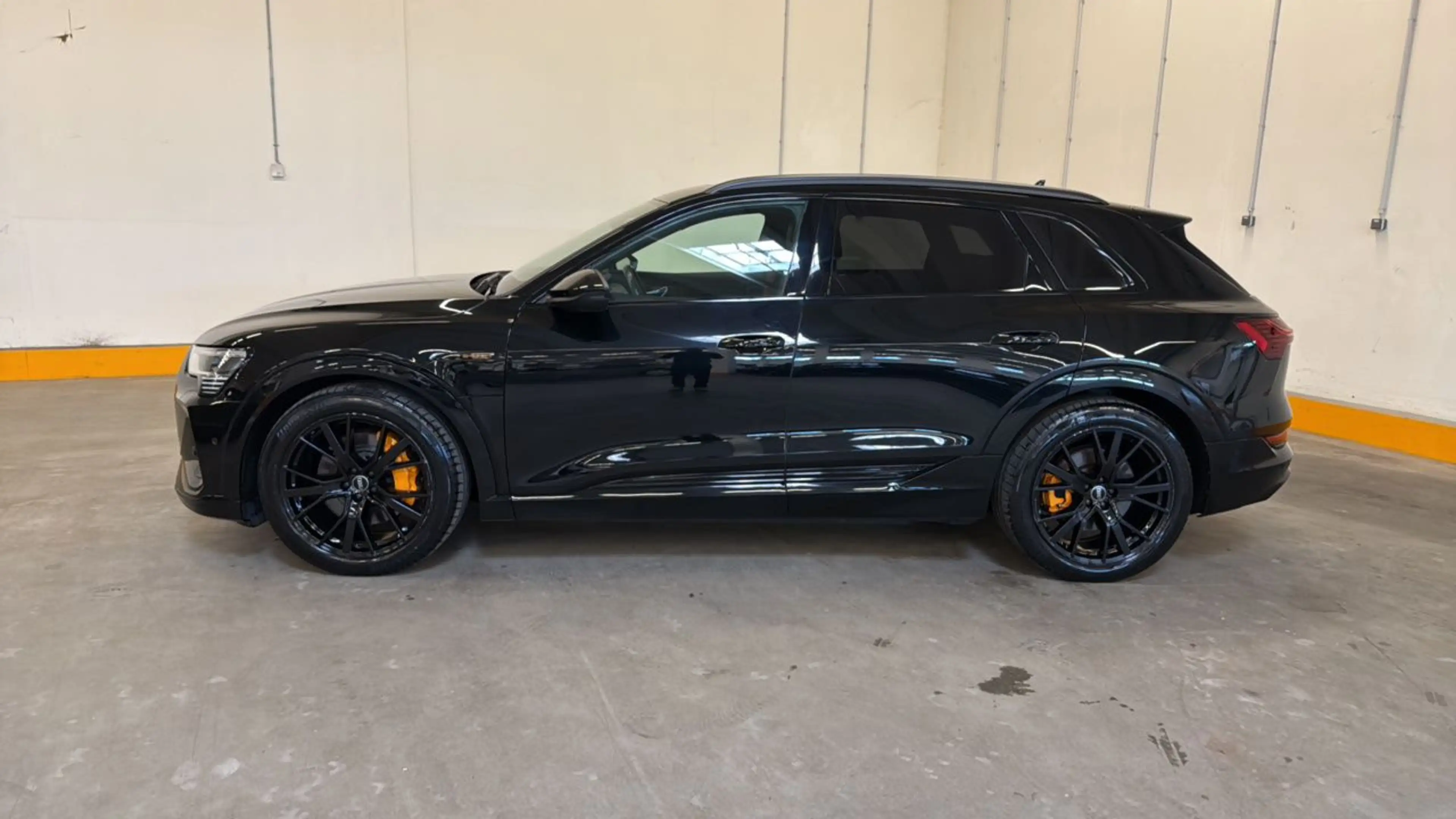 Audi e-tron 55 quattro S line Black Edition MATRIX*LUFT*SKY*L — photo 3