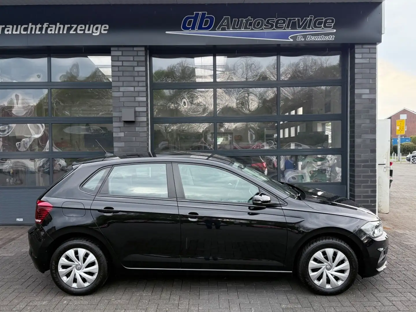 Volkswagen Polo VI Trendline SHZ Noir - 1