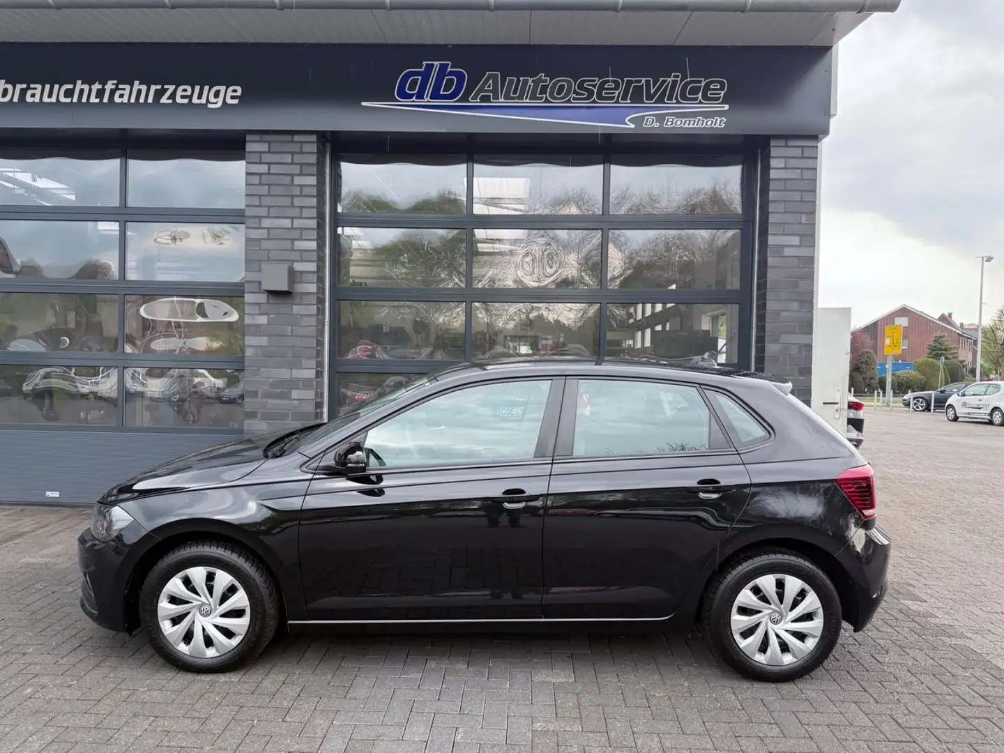 Volkswagen Polo VI Trendline SHZ Noir - 2