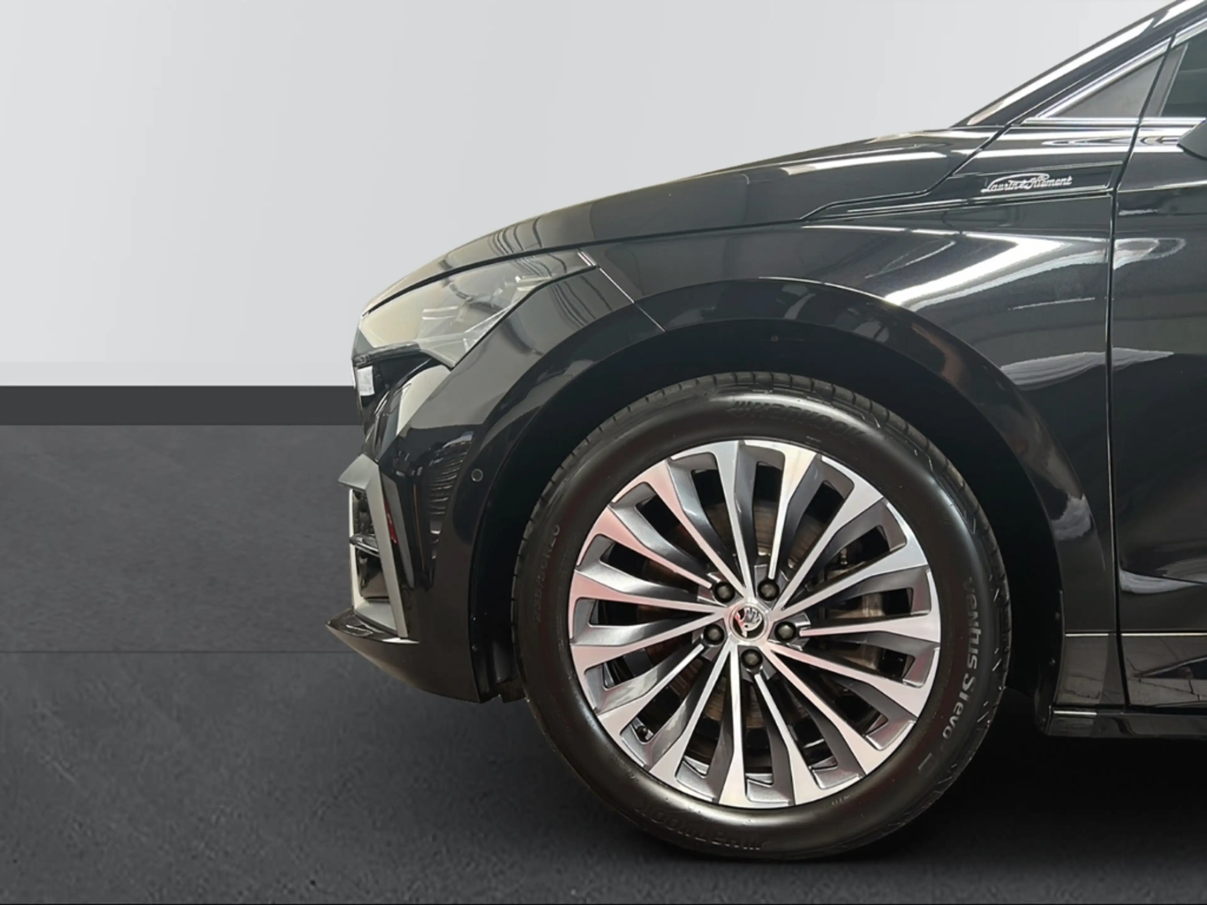 Skoda Enyaq 85 L&K HUD Leder Memory DCC 360° LED Winterpaket — photo 11