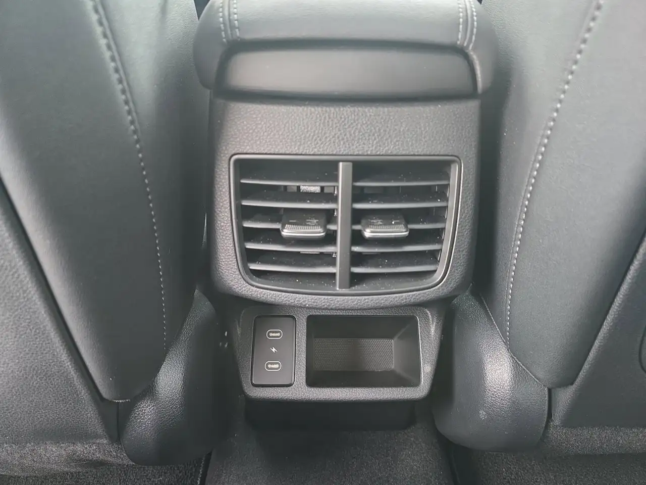 Kia Seltos снимка Kia Seltos