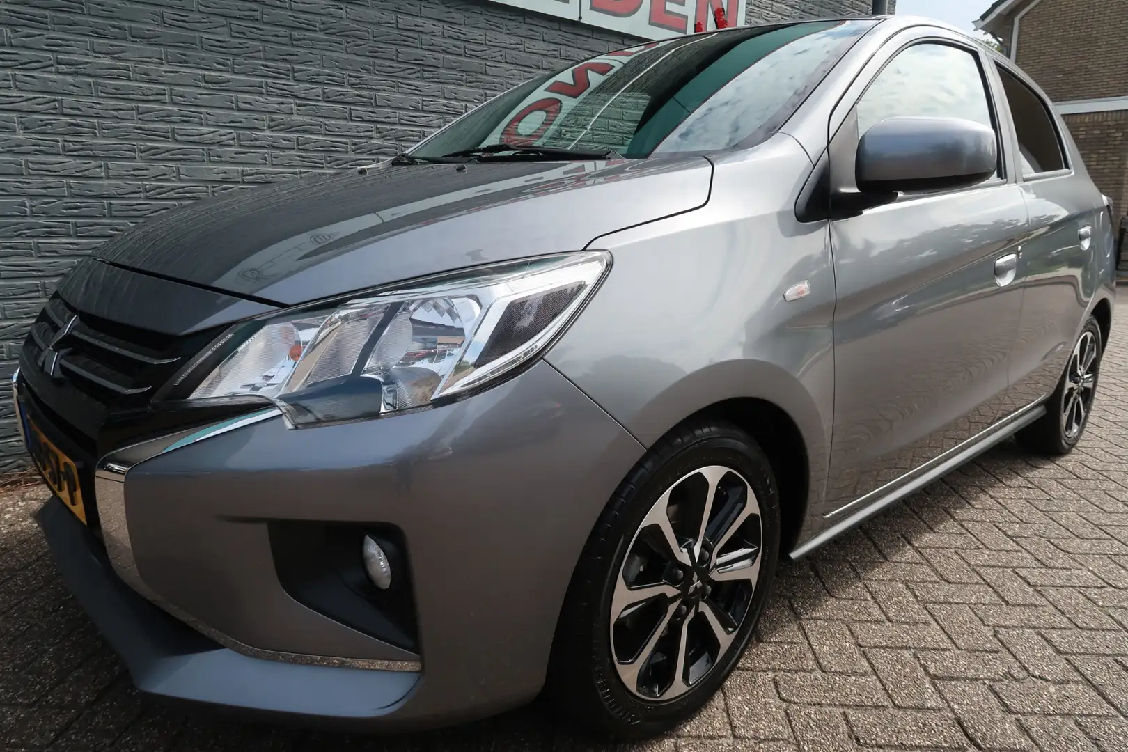 Mitsubishi Space Star 1.2 Intro Edition + Eerste eigenaar erg nette auto Grau - 1