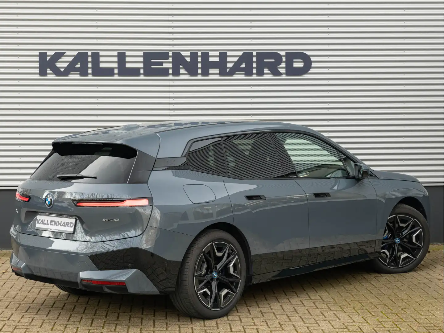 BMW iX xDrive50 - 112 kWh - Sportpakket - Driving Ass Pro Grijs - 2