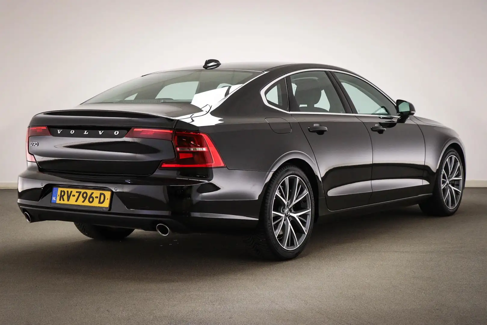 Volvo S90 2.0 T4 Momentum+ | BUSINESS PACK CONNECT | LEDER | Noir - 2