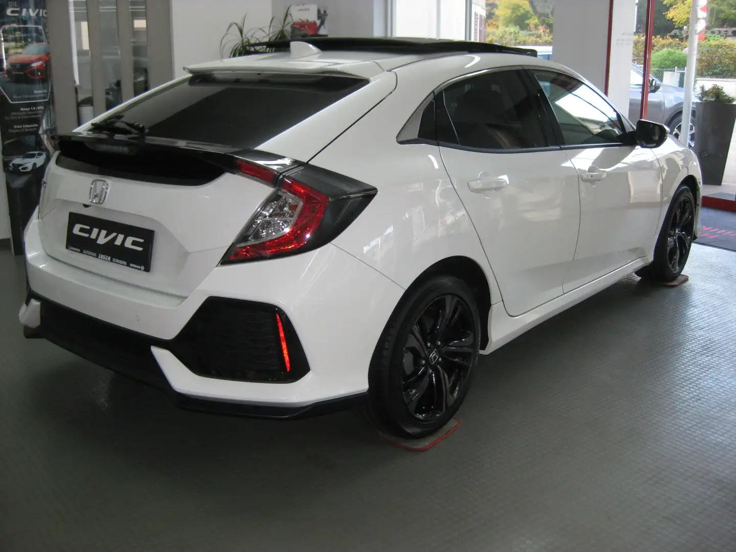 Honda Civic 1.0 VTEC Turbo Executive CVT Weiß - 2