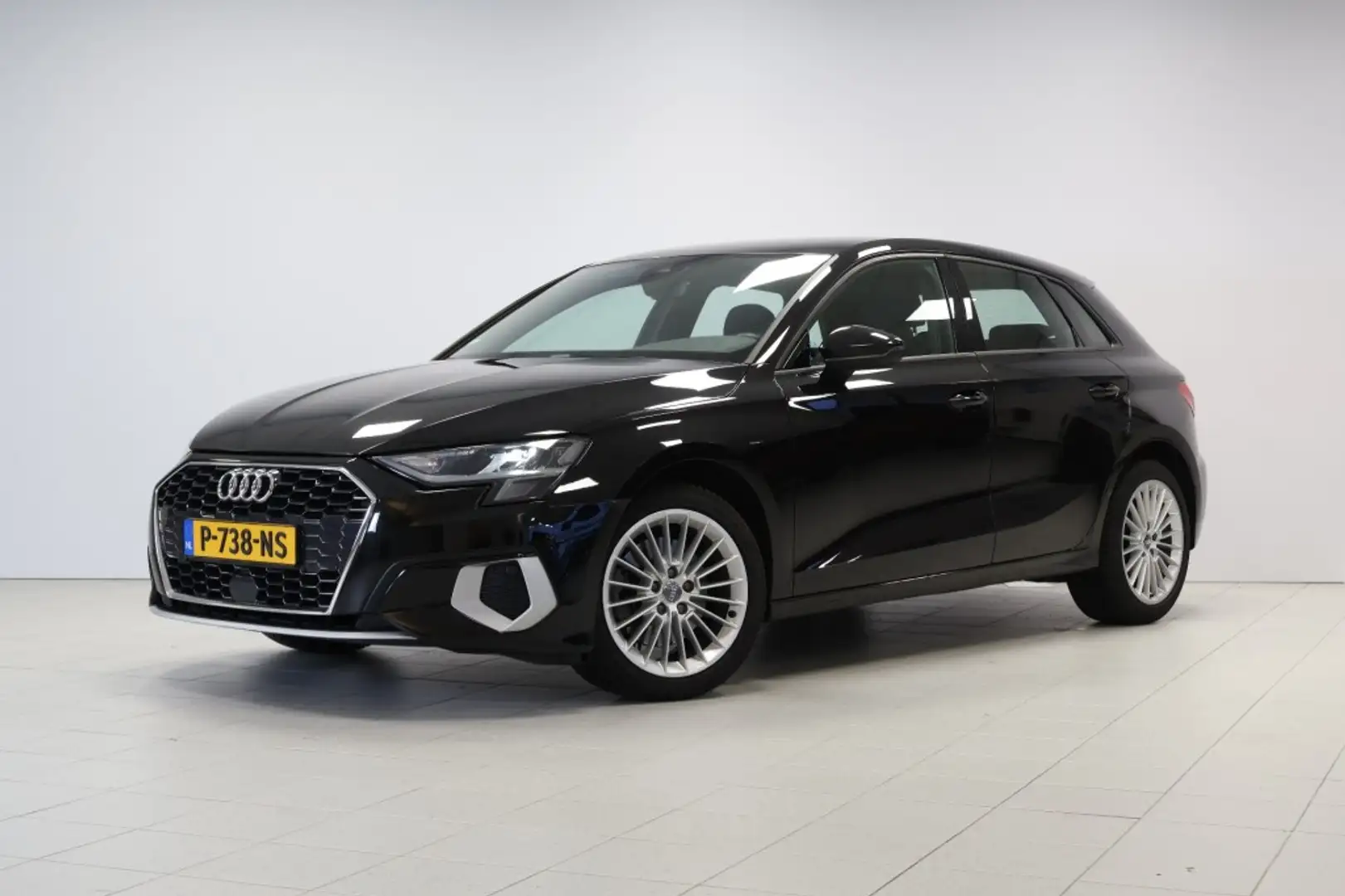 Audi A3 30 TFSI Business Edition - ACC - Virtual Cockpit - Zwart - 2