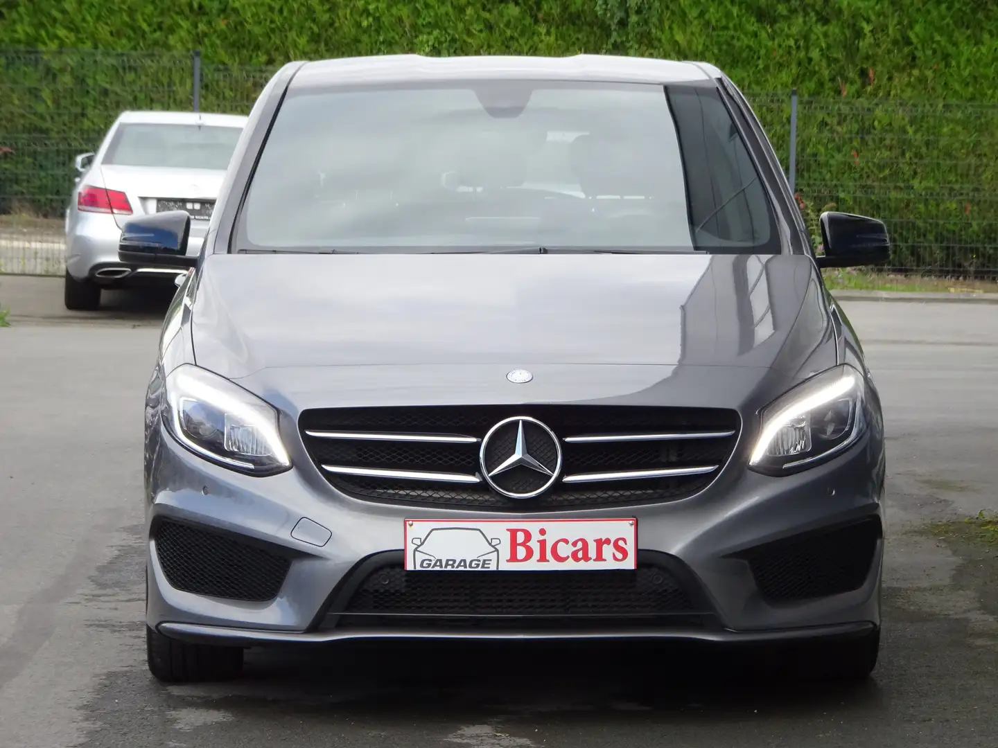 Mercedes-Benz B 180 i 💯 PACK AMG 💎+ Xénon + Cuir + GPS + Clim+ Gris - 2
