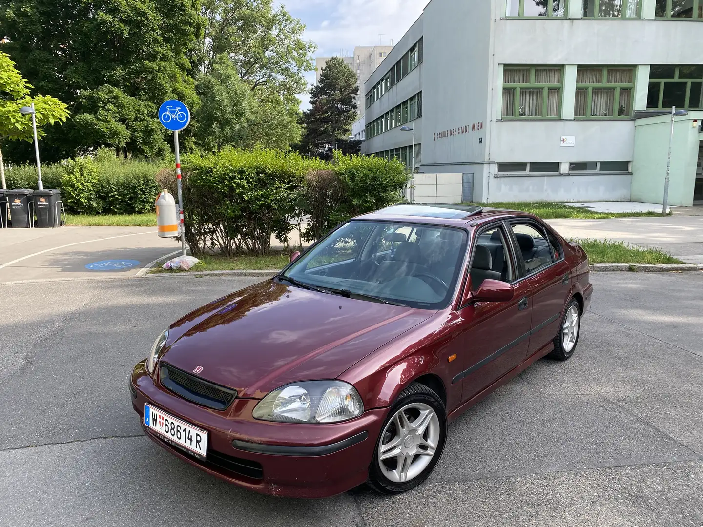 Honda Civic 1,4i S - 1