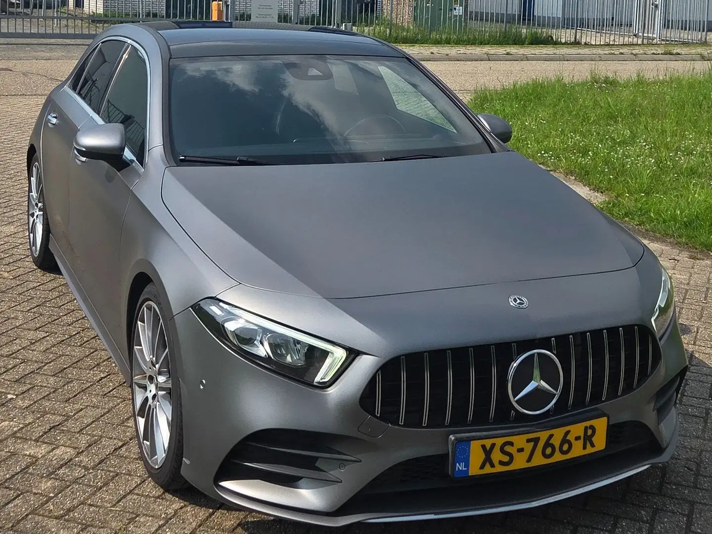 Mercedes-Benz A 220 A 220 Premium Grijs - 1