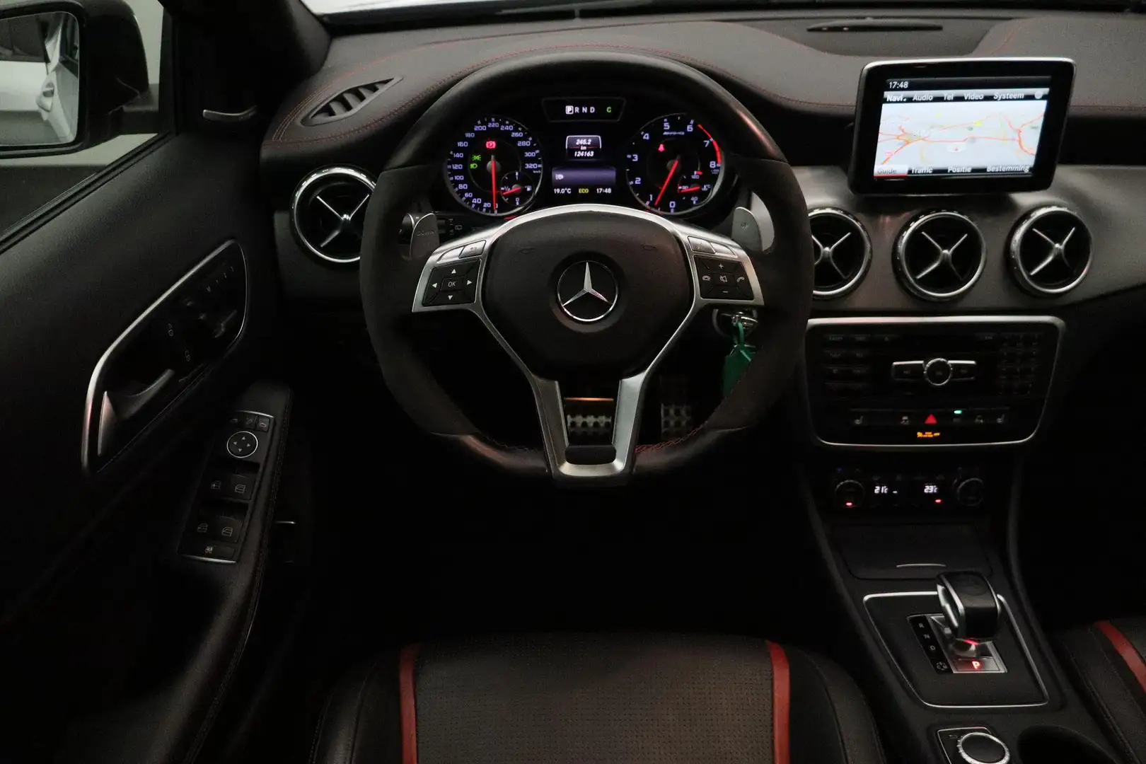 Mercedes-Benz GLA 45 AMG 4Matic Edition 1 2014 | Panoramdak | Schaalstoelen Grijs - 2