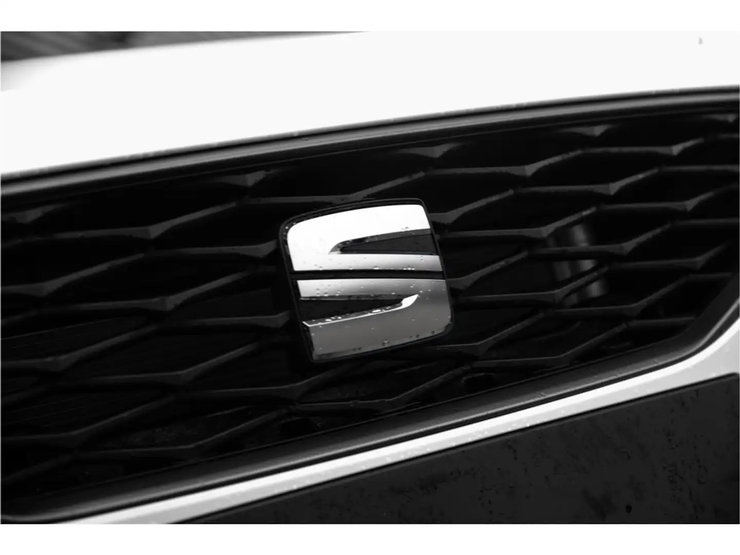 SEAT Leon e-Hybrid Sportstourer 1.5 TSI FR Business | 4 jaar garantie Wit - 2