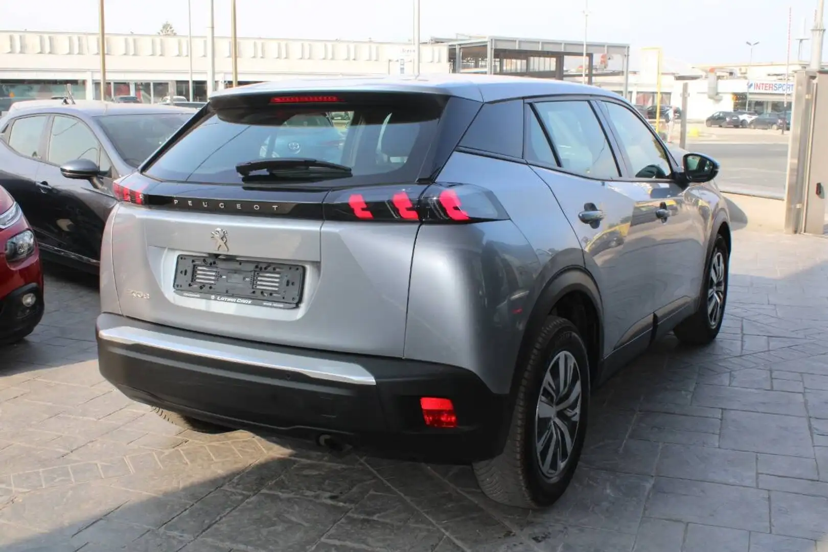 Peugeot 2008 1.2 puretech Active s&s 100cv Con CARPLAY Gris - 2