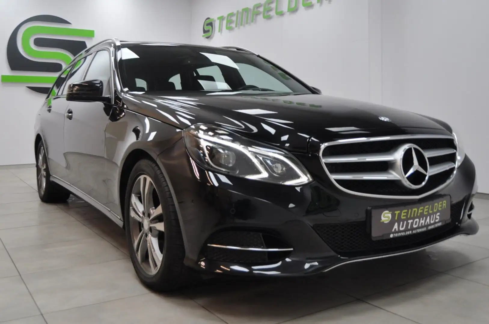 Mercedes-Benz E 350 BlueTec / NAVI / SHZ / LED / S-DACH Schwarz - 1