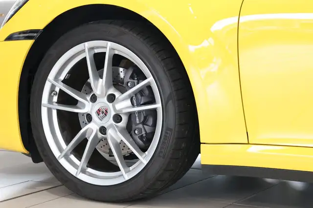 Porsche 911 view 11