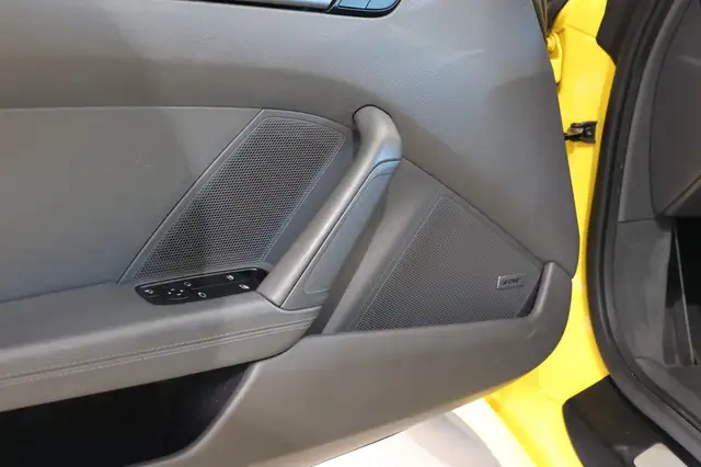 Porsche 911 view 13
