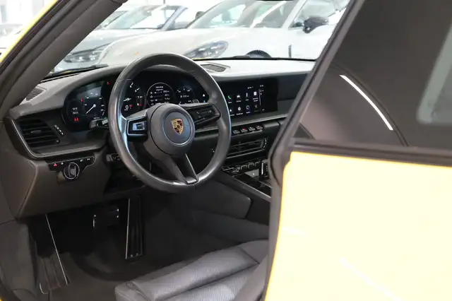 Porsche 911 view 17