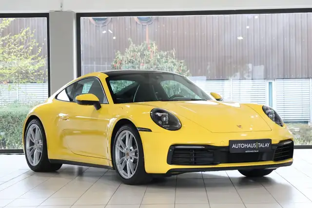 Porsche 911 view 2