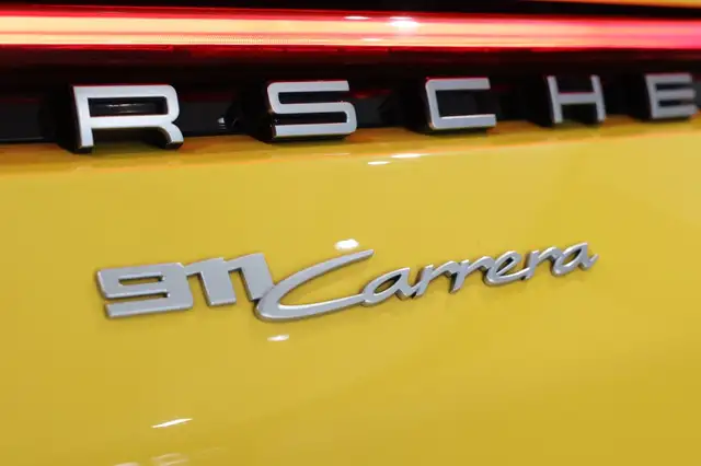 Porsche 911 view 9
