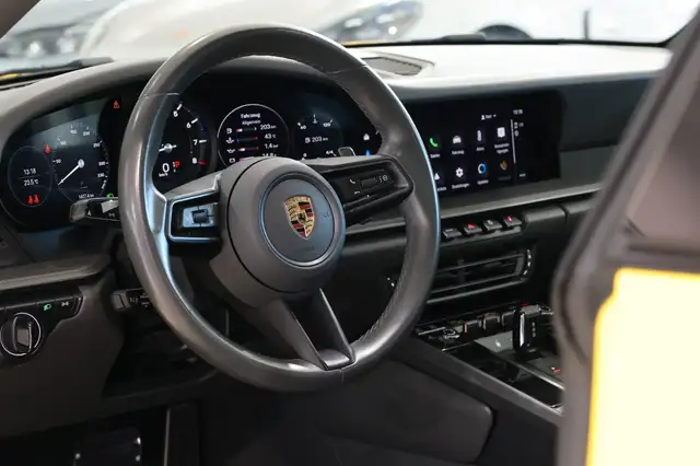 Porsche 911 view 18