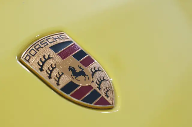 Porsche 911 view 12