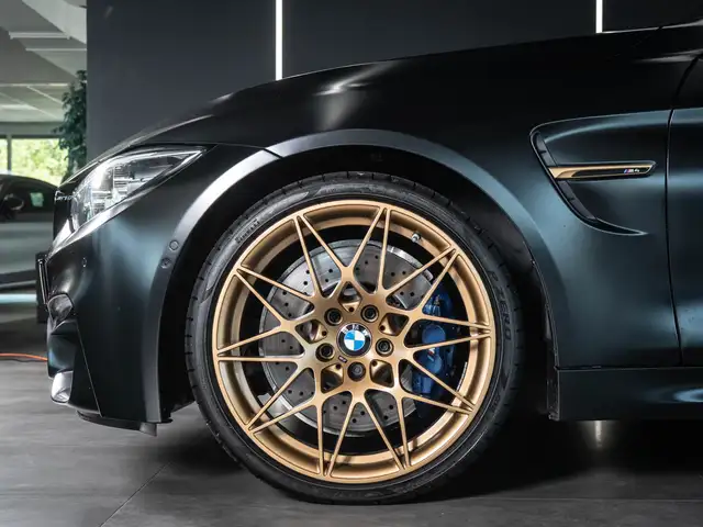 BMW M4 view 5