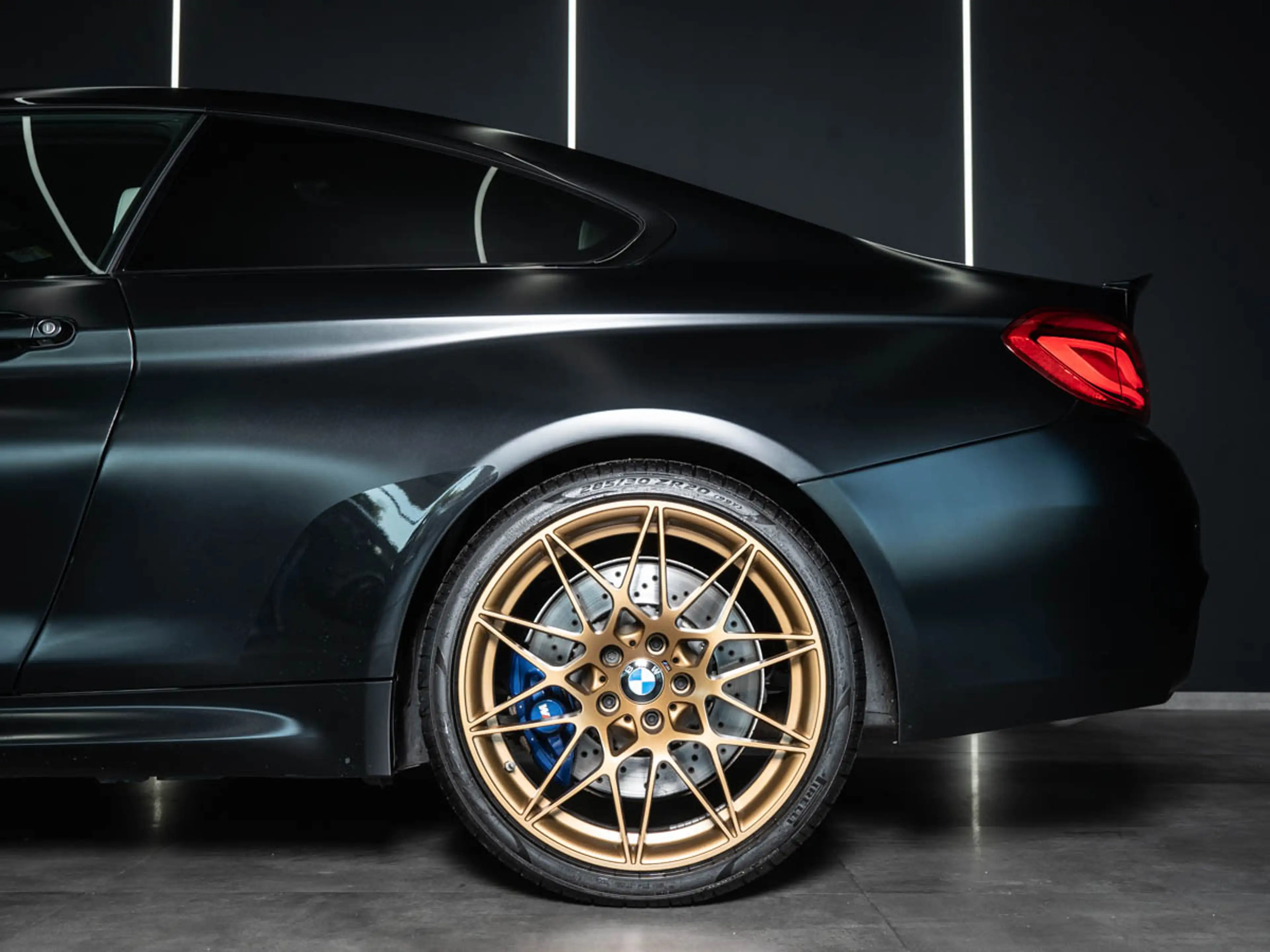 BMW M4 Competition Coupe *FROZEN*VOLL* — photo 4