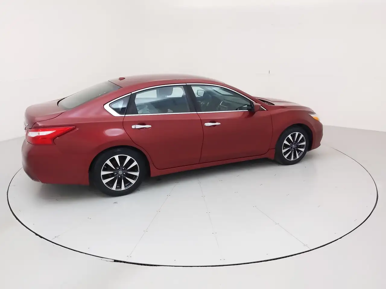 Nissan Altima снимка Nissan Altima