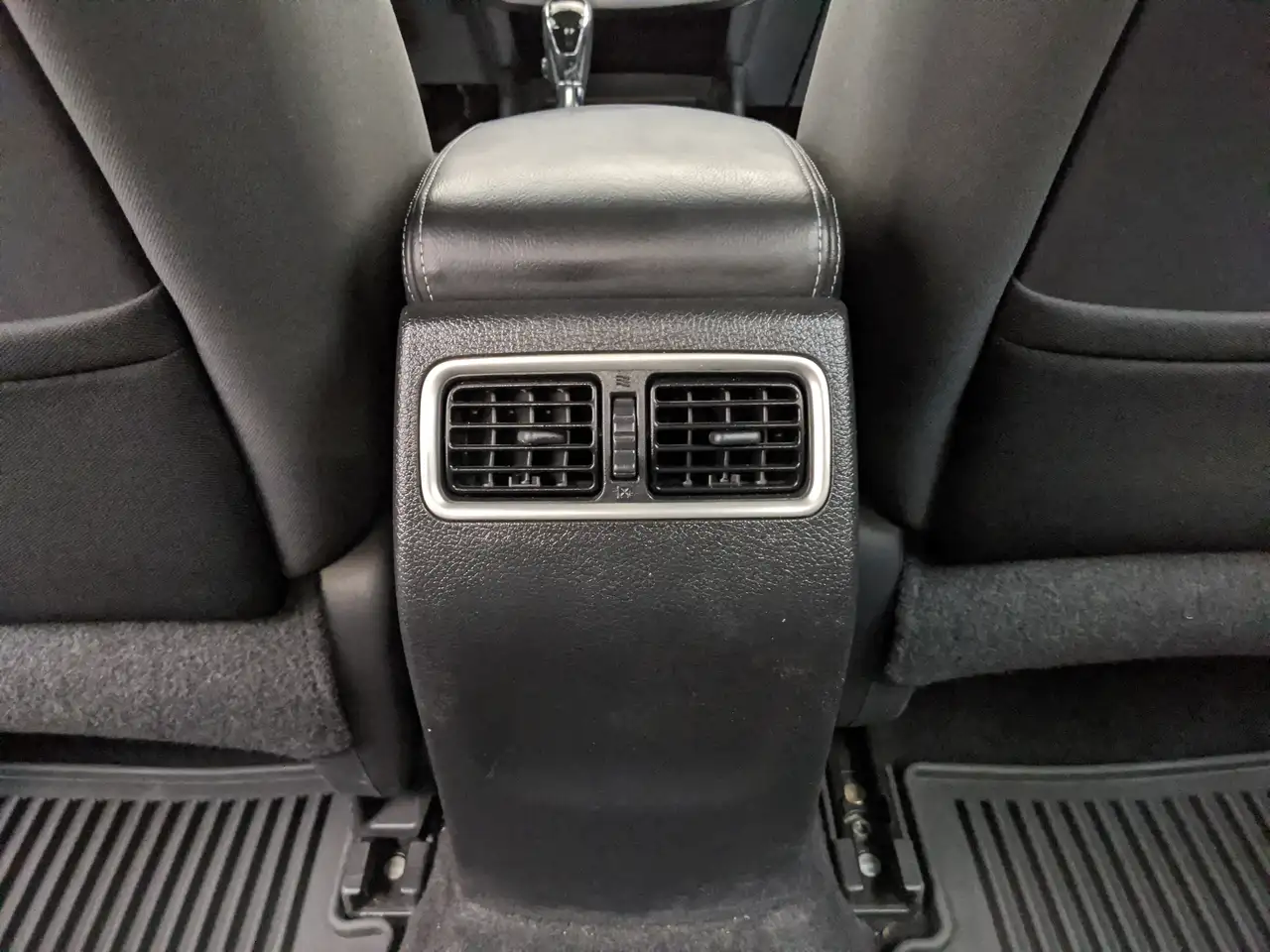 Nissan Altima снимка Nissan Altima