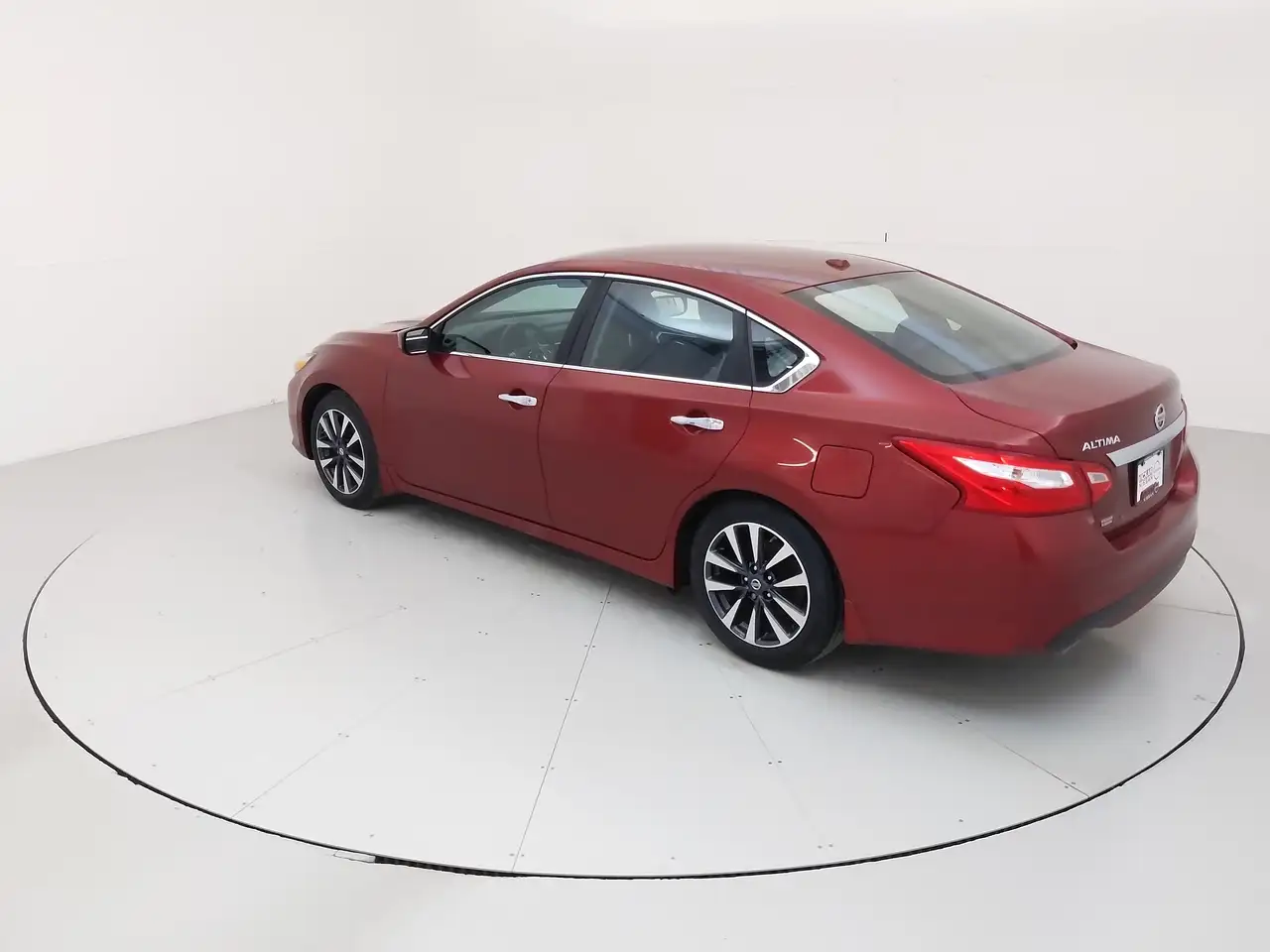 Nissan Altima снимка Nissan Altima