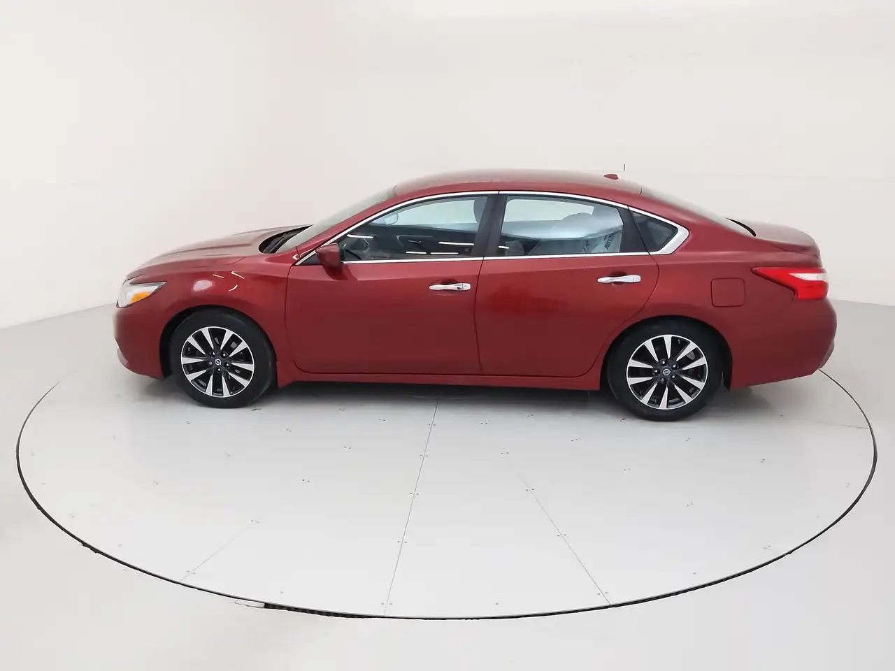 Nissan Altima снимка Nissan Altima