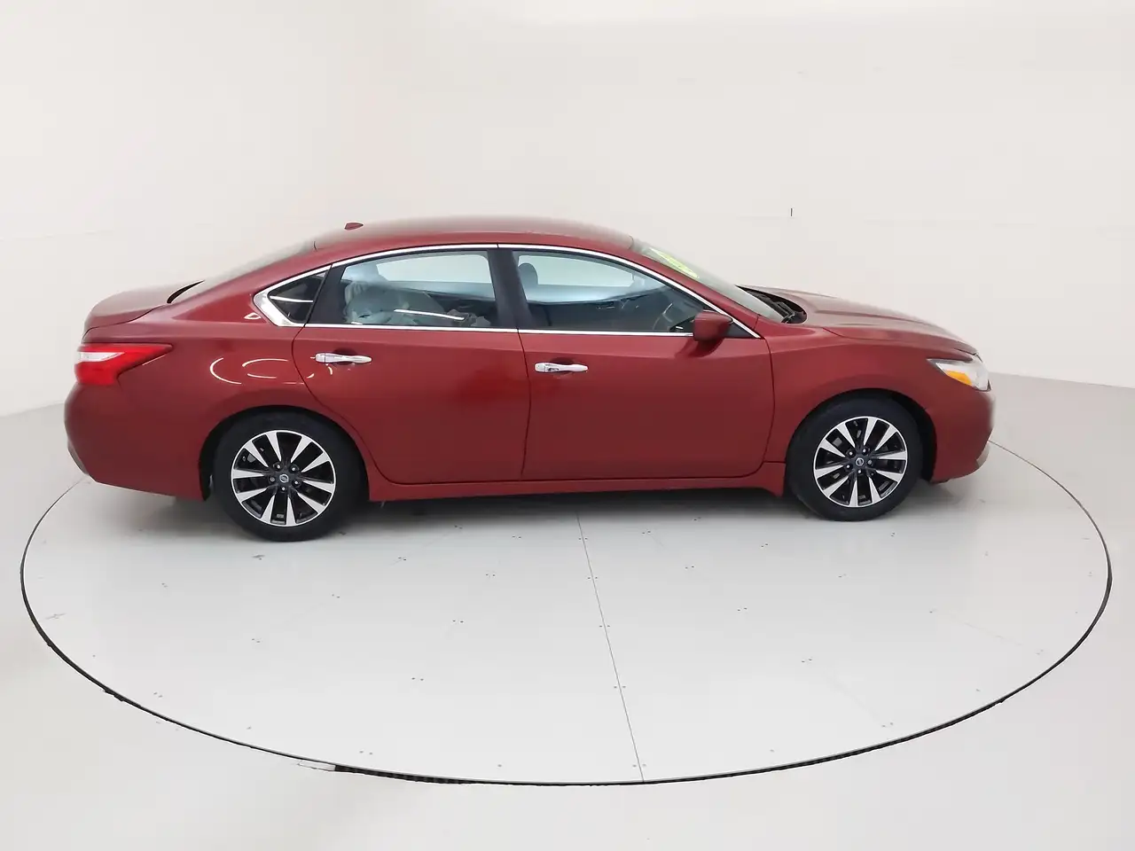 Nissan Altima снимка Nissan Altima