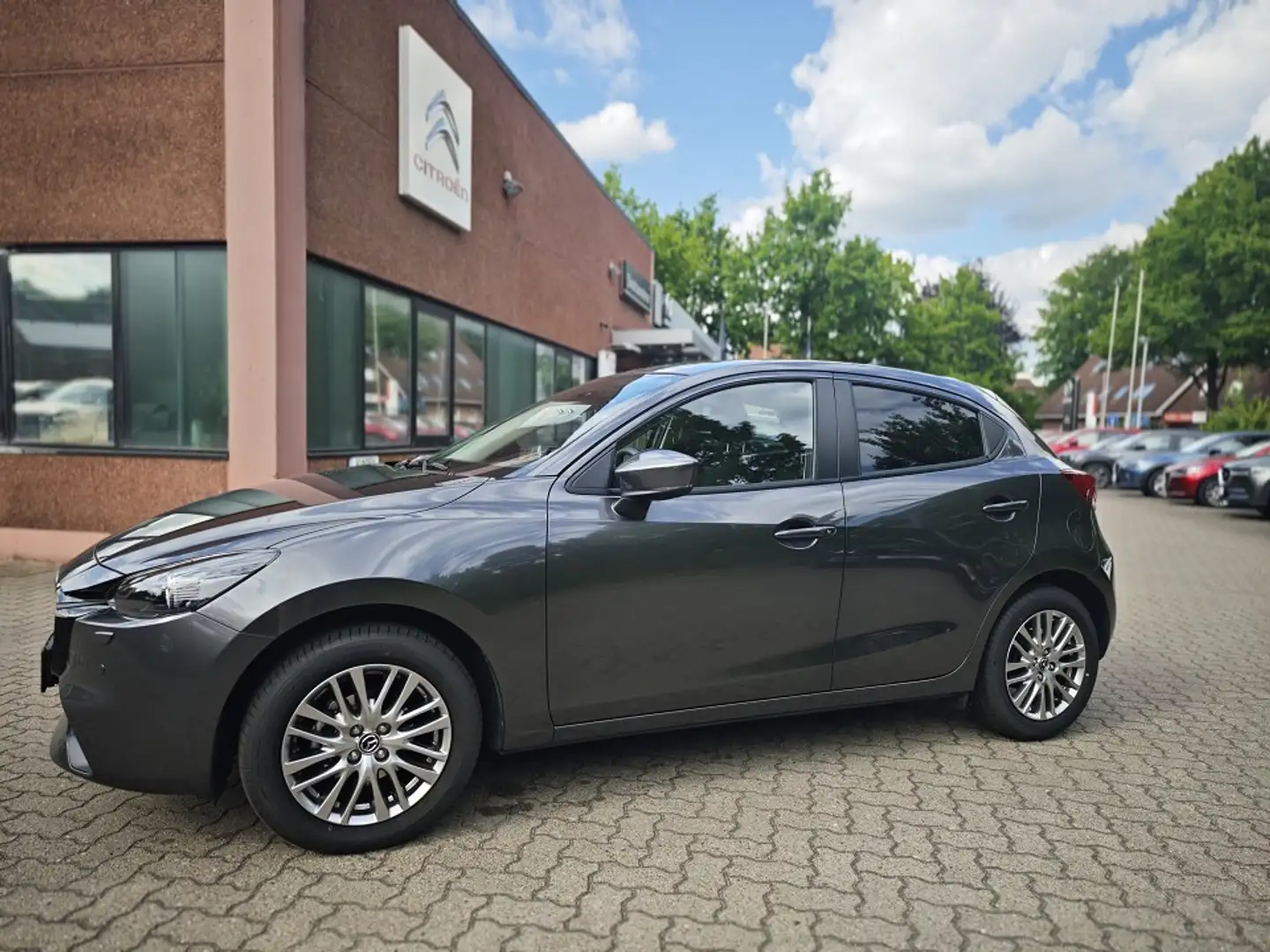 Mazda 2 1.5L e-SKYACTIV G 90ps 6MT EXCLUSIVE-LINE DRAS NAV Grijs - 2