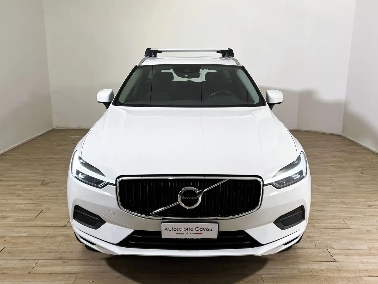 Volvo XC60 B4 D AWD automatico Momentum Weiß - 2