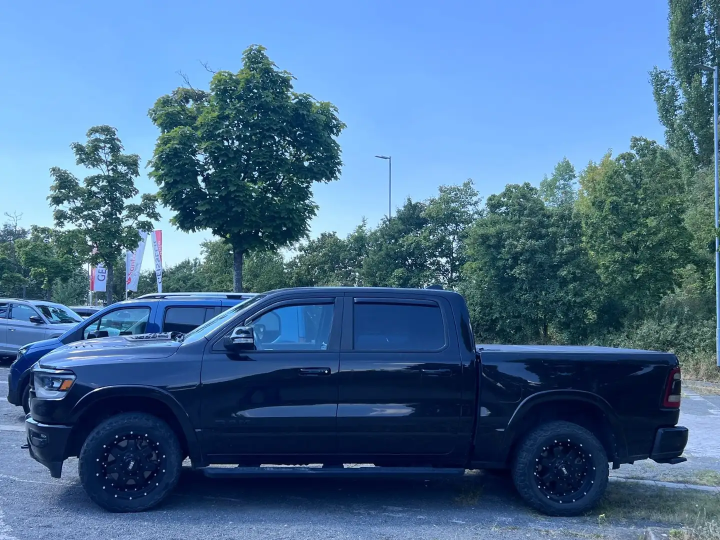 Dodge RAM 5.7 V8 HEMI Laremie 4X4+LED+AHK+AIR+PANO+LPG Noir - 2