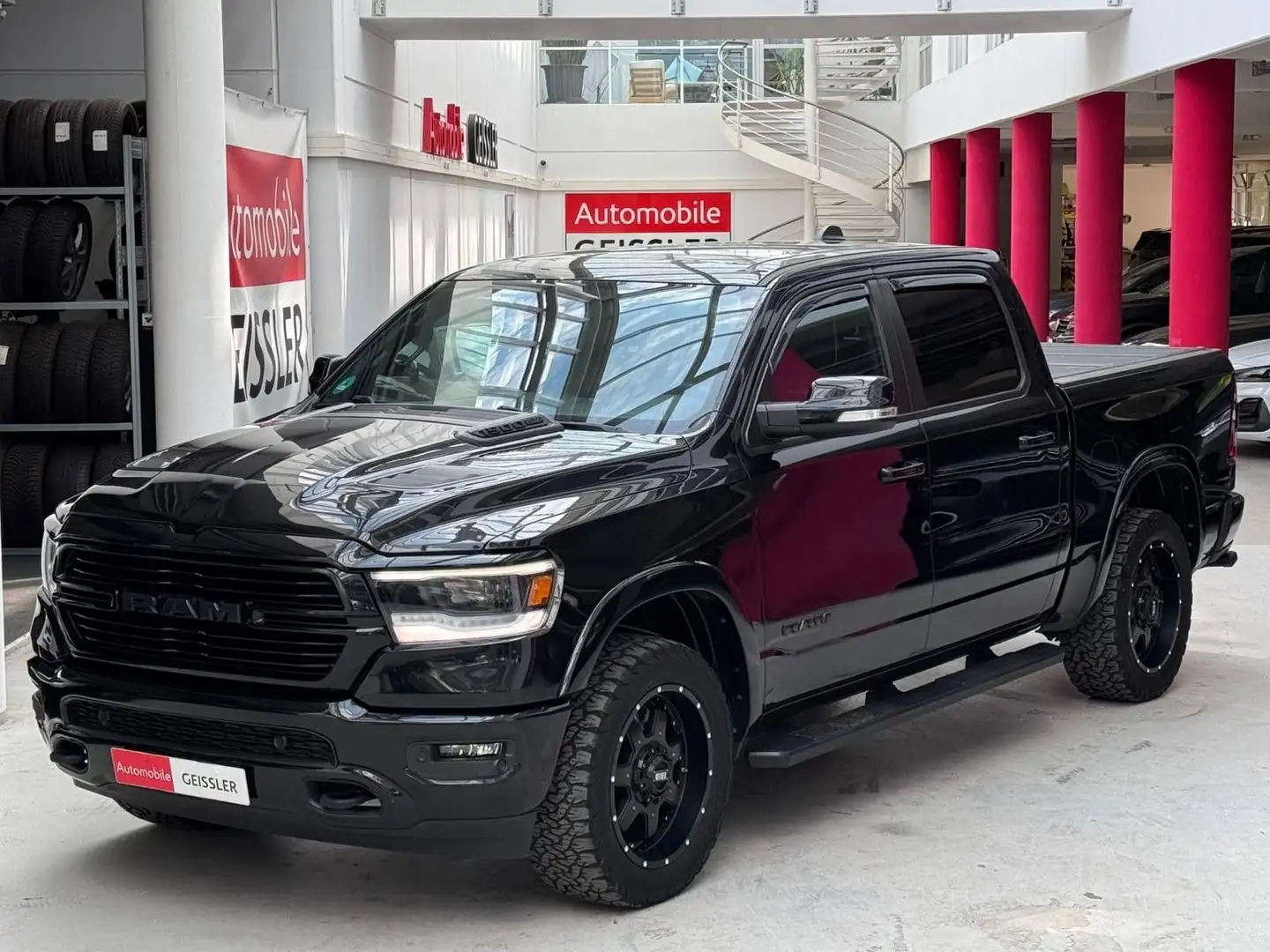 Dodge RAM 5.7 V8 HEMI Laremie 4X4+LED+AHK+AIR+PANO+LPG Schwarz - 1