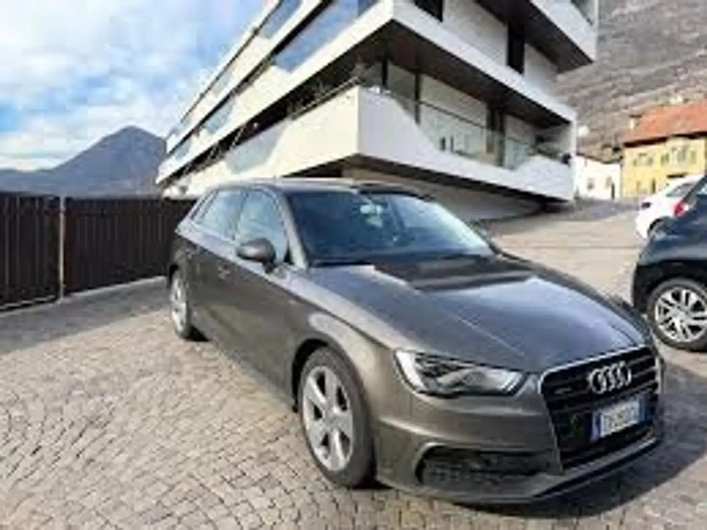 Audi A3 Sportback brončana - 1
