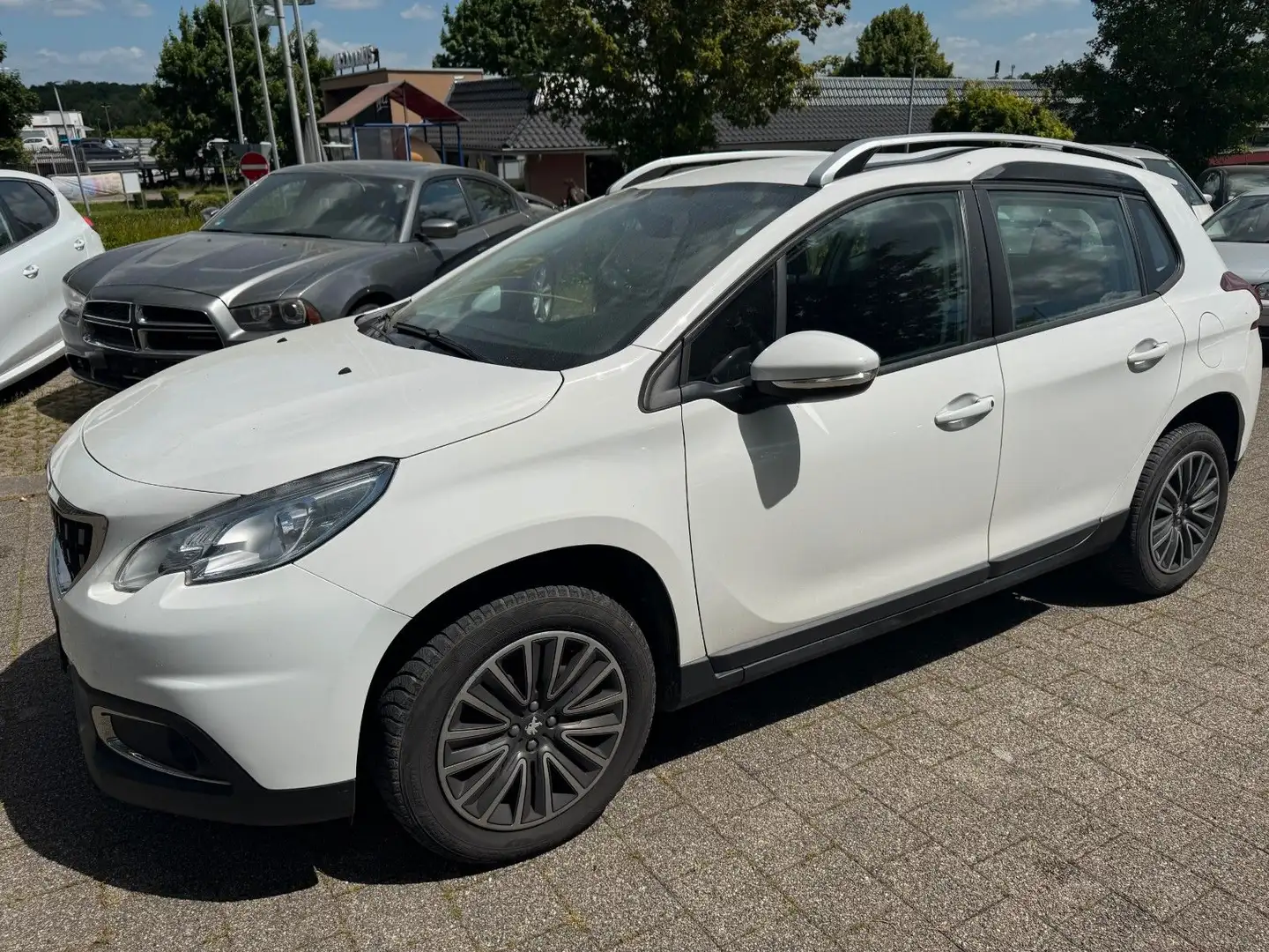 Peugeot 2008 Active Weiß - 2