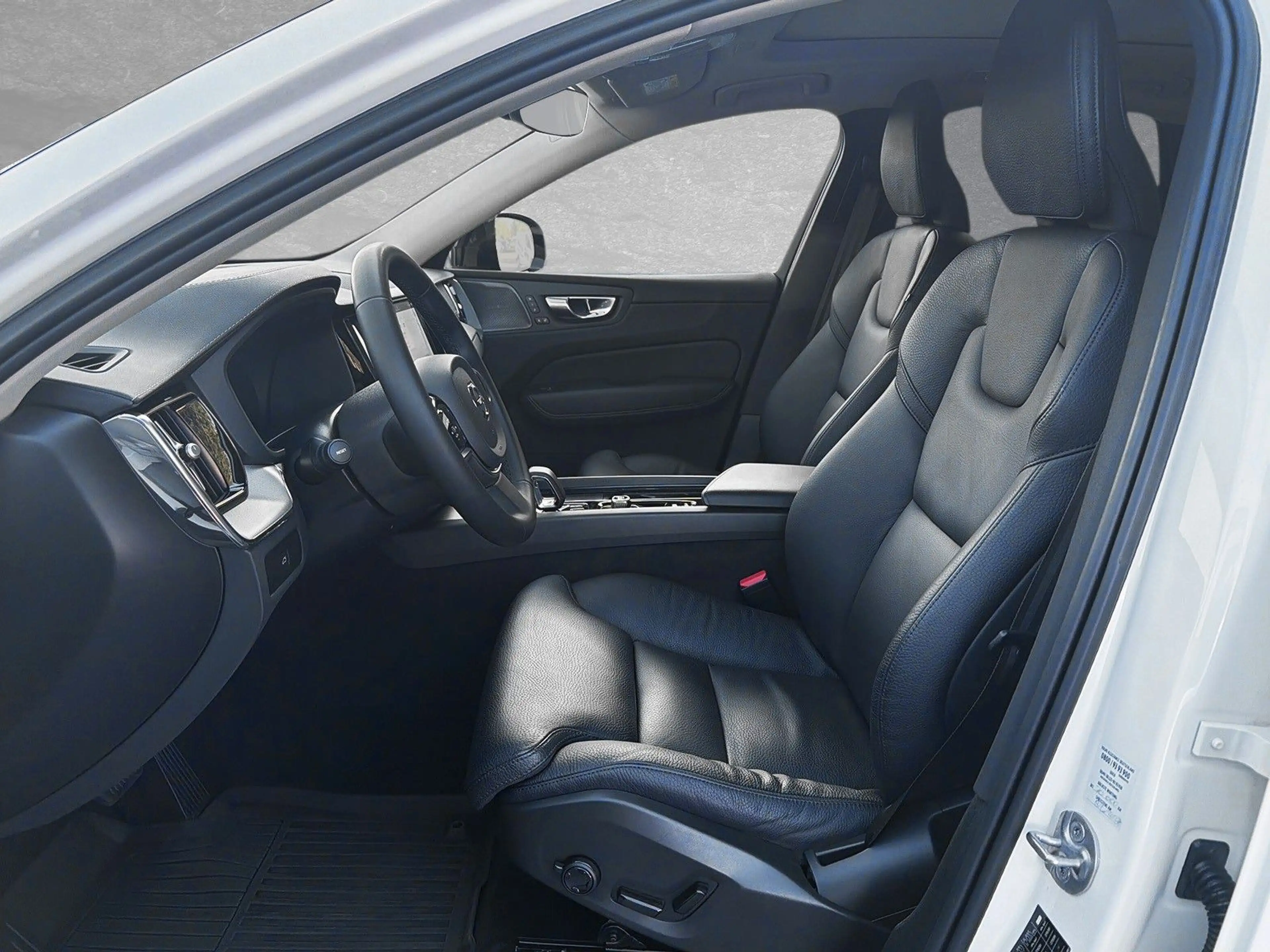 Volvo XC60 B4 AWD Mild Hybrid Ultimate Dark AHK ACC — photo 3