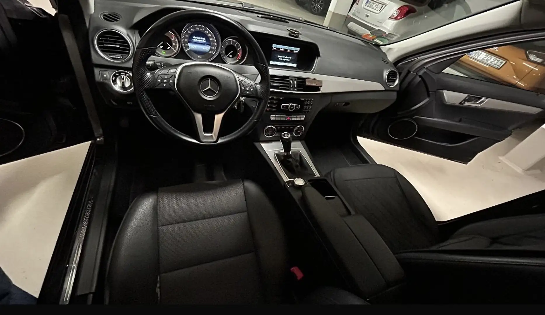 Mercedes-Benz C 180 BlueEFFICIENCY T-Modell (W204 Facelift) Avangarde Schwarz - 2